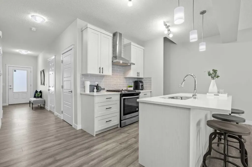 69 Carringvue Park NW Calgary AB T3P 1L1