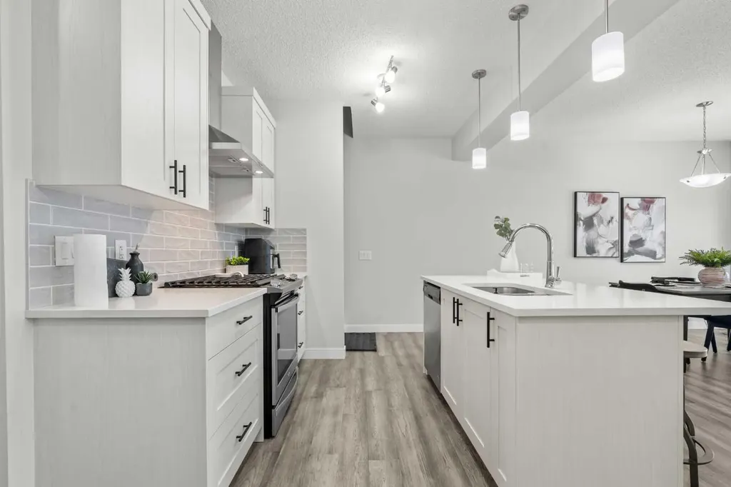 69 Carringvue Park NW Calgary AB T3P 1L1