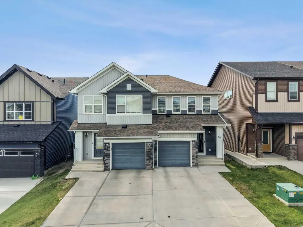 69 Carringvue Park NW Calgary AB T3P 1L1