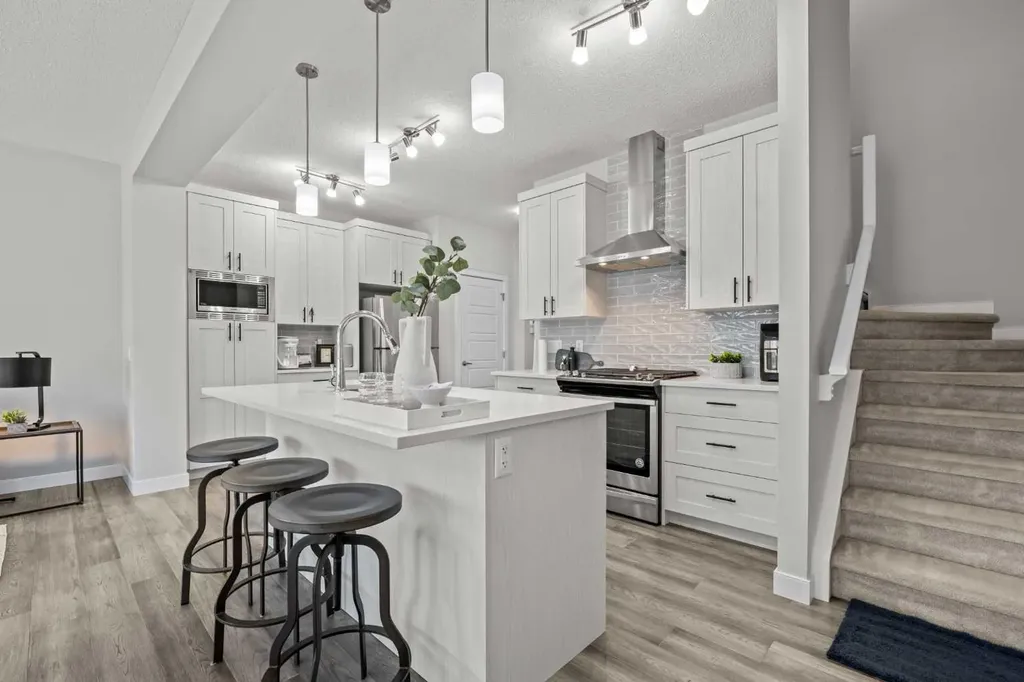 69 Carringvue Park NW Calgary AB T3P 1L1