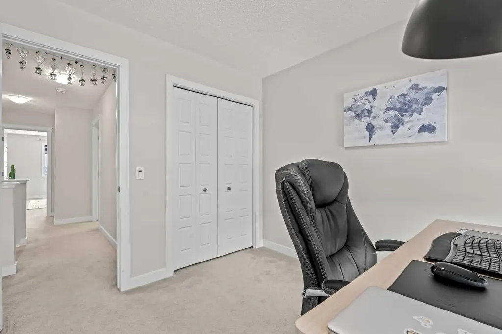 69 Carringvue Park NW Calgary AB T3P 1L1