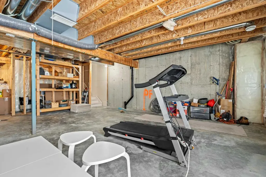 69 Carringvue Park NW Calgary AB T3P 1L1