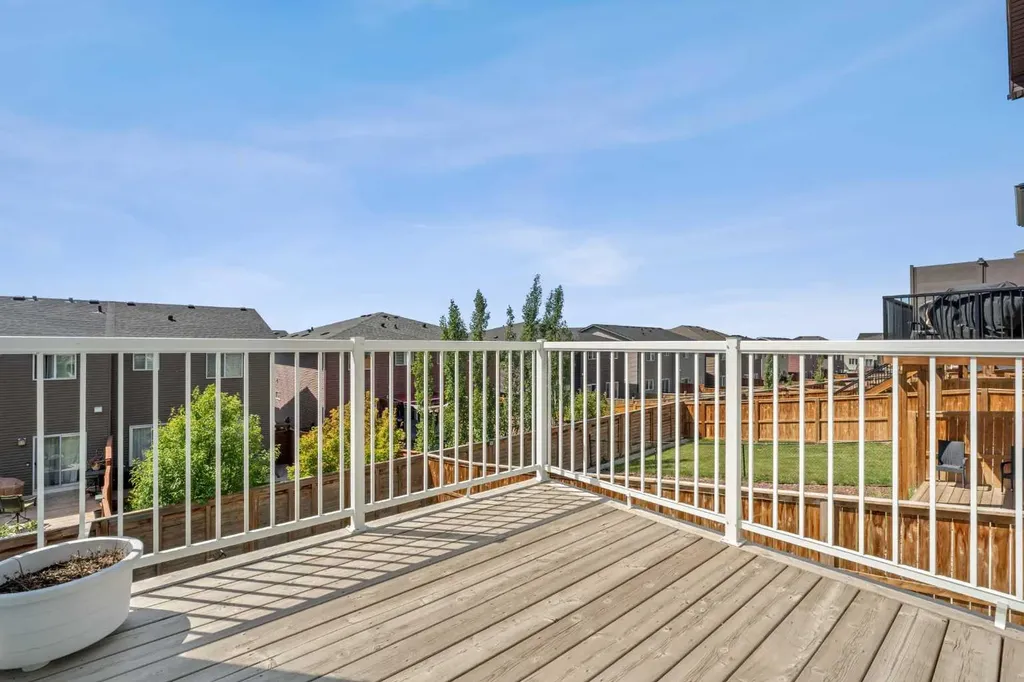 69 Carringvue Park NW Calgary AB T3P 1L1