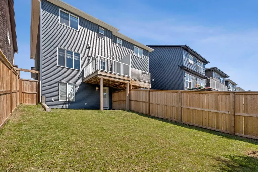 69 Carringvue Park NW Calgary AB T3P 1L1