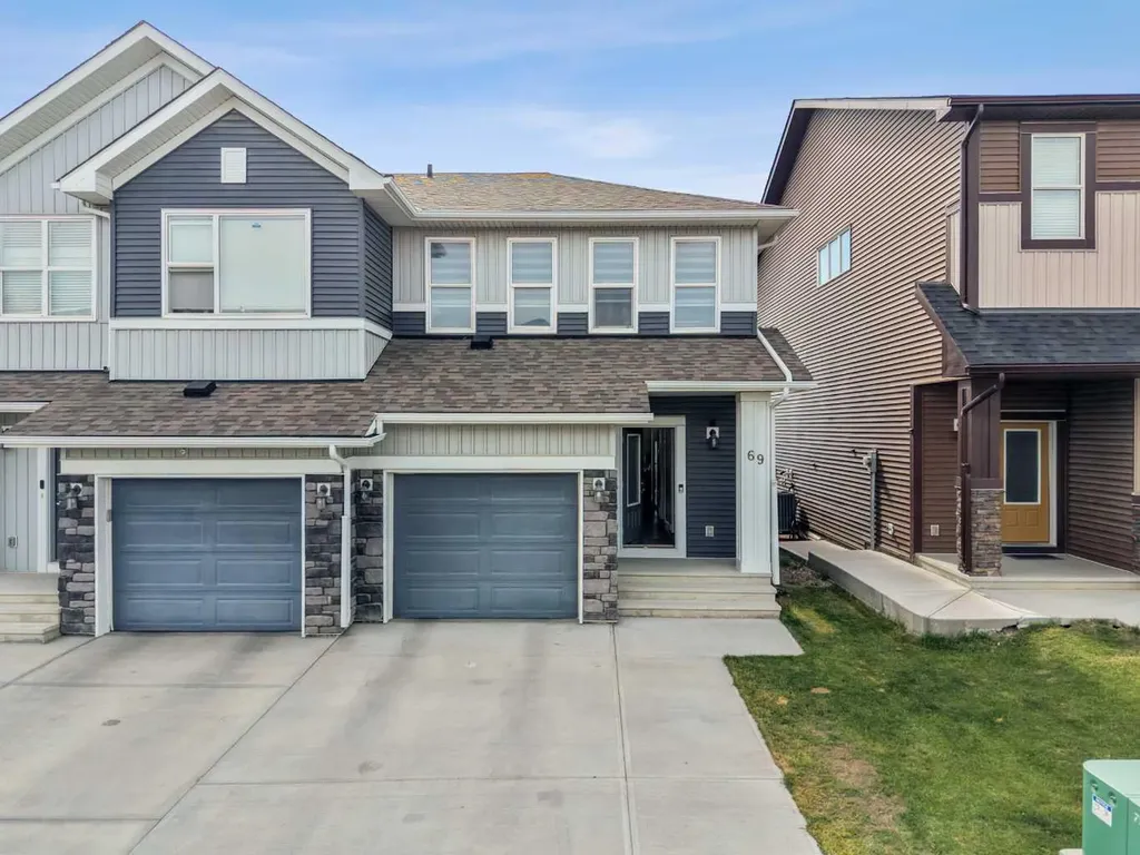 69 Carringvue Park NW Calgary AB T3P 1L1