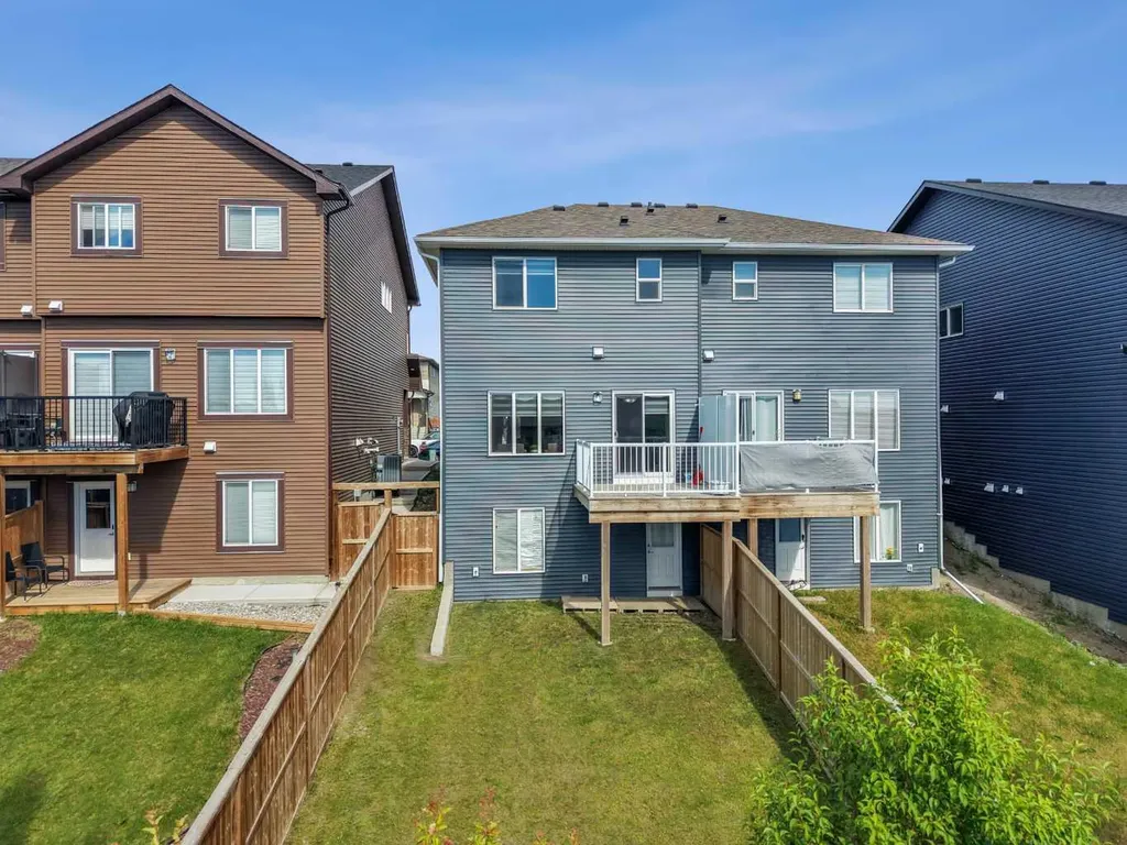 69 Carringvue Park NW Calgary AB T3P 1L1