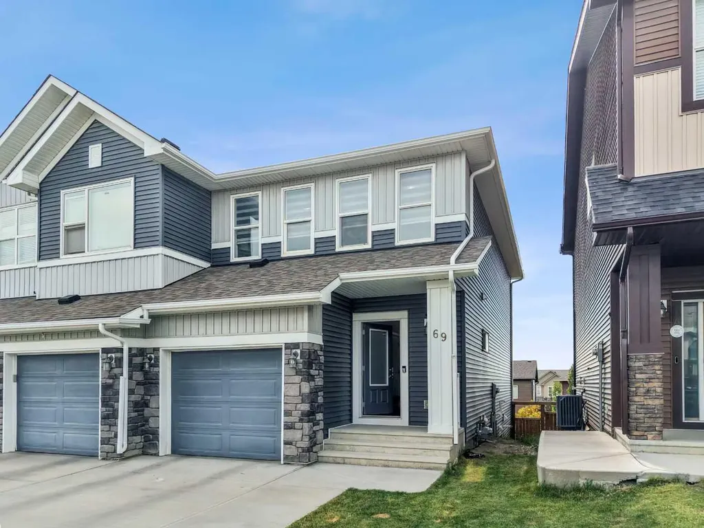 69 Carringvue Park NW Calgary AB T3P 1L1