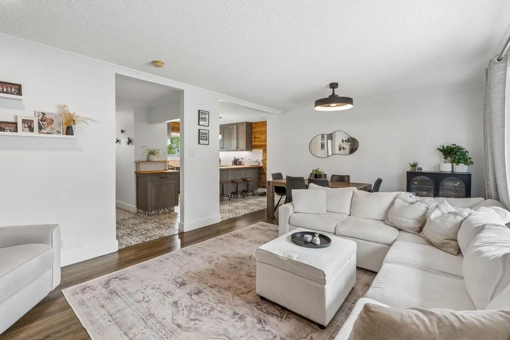 27 Heston Street NW Calgary AB T2K 2C3