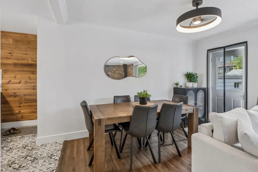 27 Heston Street NW Calgary AB T2K 2C3