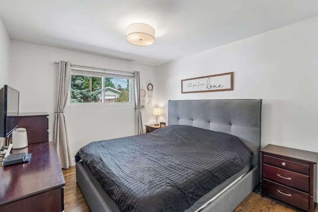 27 Heston Street NW Calgary AB T2K 2C3
