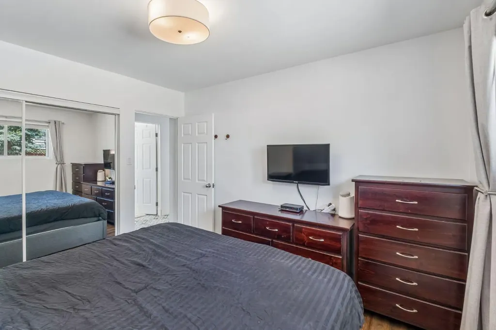 27 Heston Street NW Calgary AB T2K 2C3