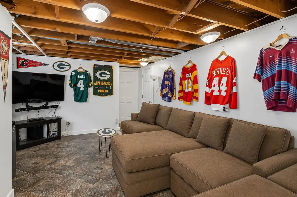 27 Heston Street NW Calgary AB T2K 2C3