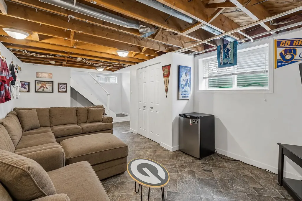 27 Heston Street NW Calgary AB T2K 2C3