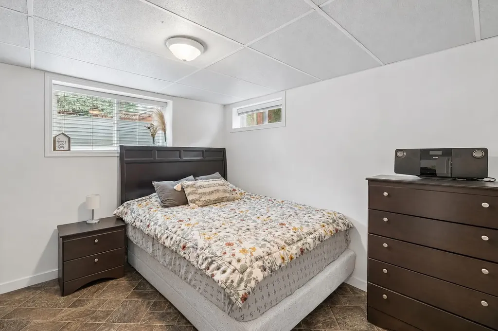 27 Heston Street NW Calgary AB T2K 2C3