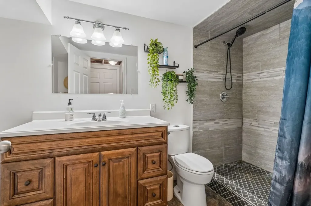 27 Heston Street NW Calgary AB T2K 2C3