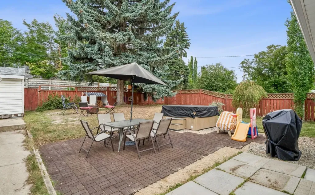 27 Heston Street NW Calgary AB T2K 2C3