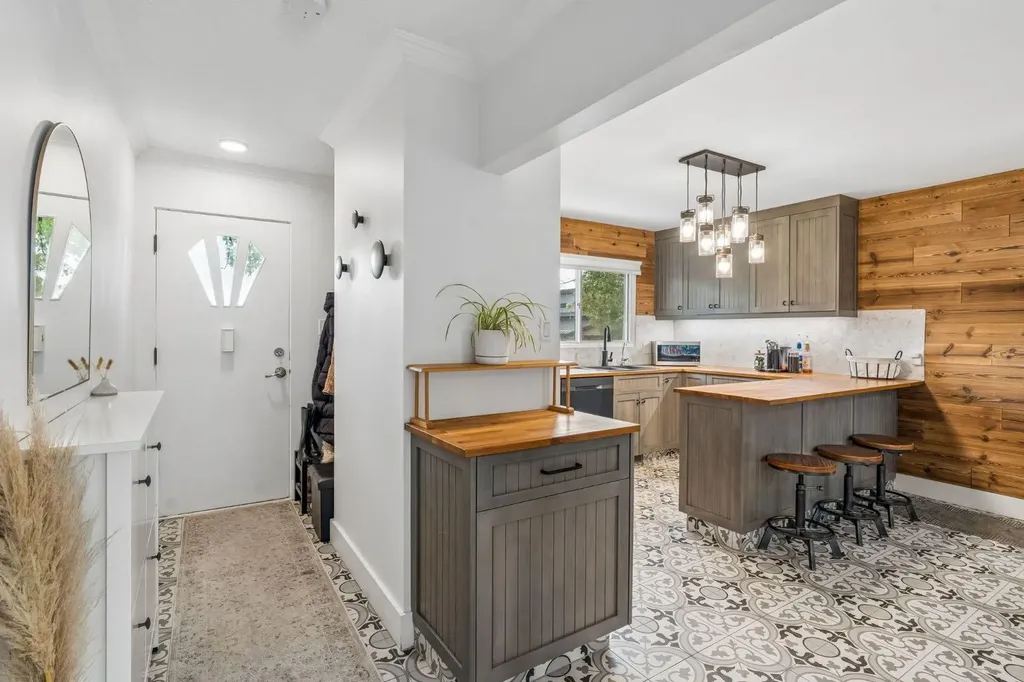 27 Heston Street NW Calgary AB T2K 2C3