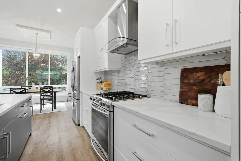 3138 44 Street SW Calgary AB T3E 3R6
