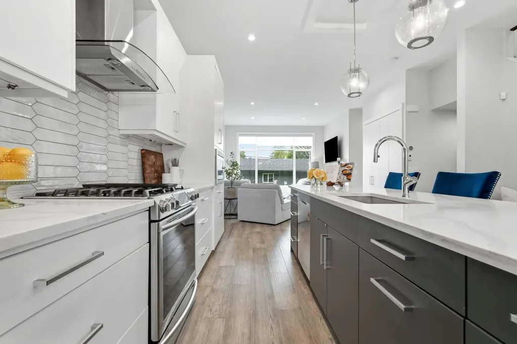 3138 44 Street SW Calgary AB T3E 3R6