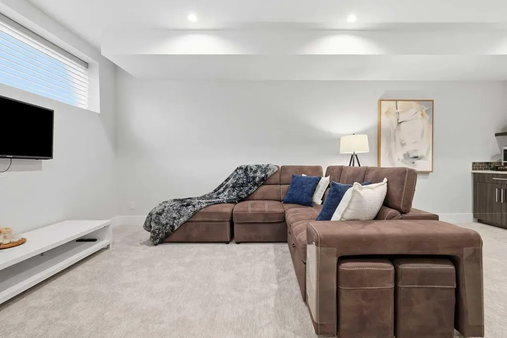 3138 44 Street SW Calgary AB T3E 3R6