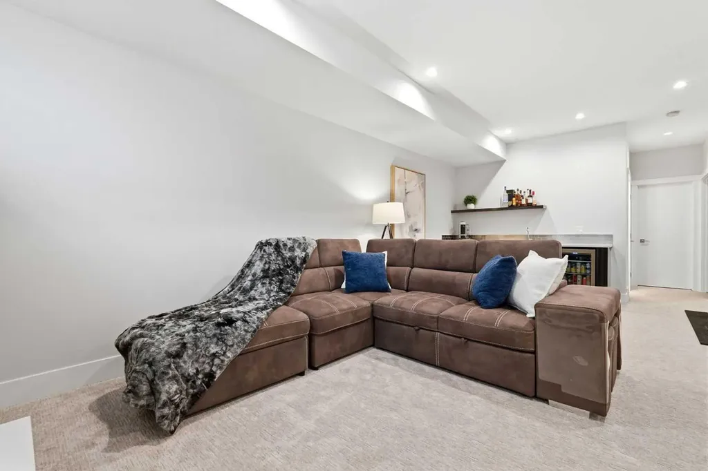 3138 44 Street SW Calgary AB T3E 3R6