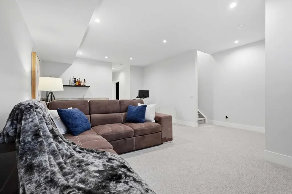 3138 44 Street SW Calgary AB T3E 3R6