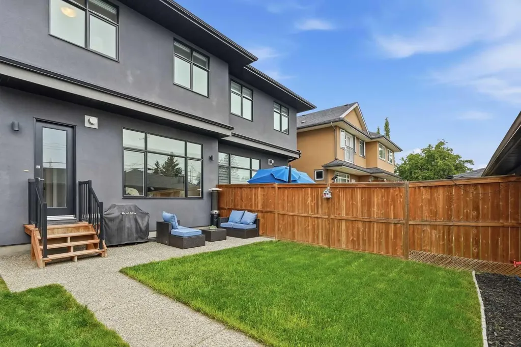 3138 44 Street SW Calgary AB T3E 3R6