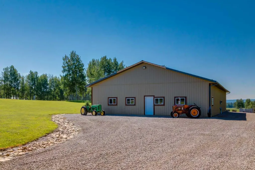 33515 Highway 584 Rural Mountain View County AB T0M 1X0