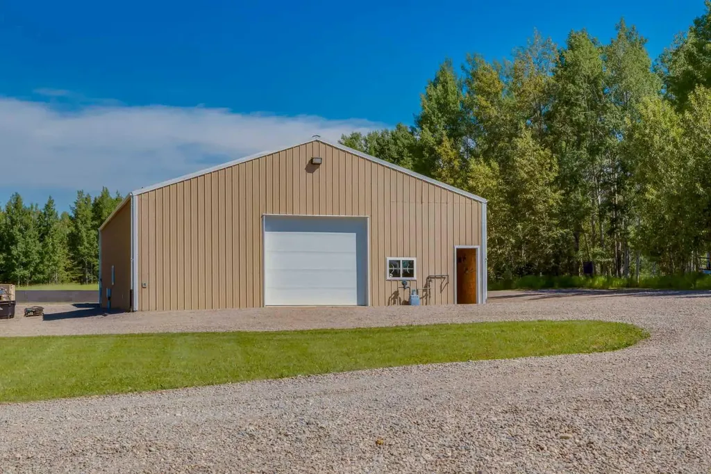 33515 Highway 584 Rural Mountain View County AB T0M 1X0