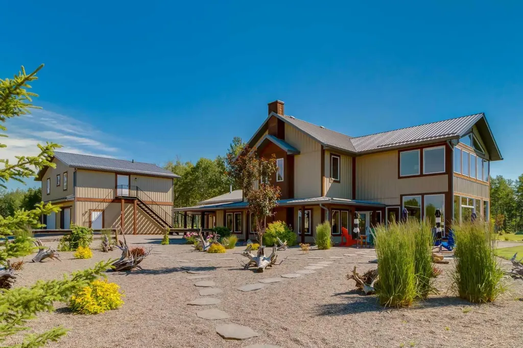 33515 Highway 584 Rural Mountain View County AB T0M 1X0
