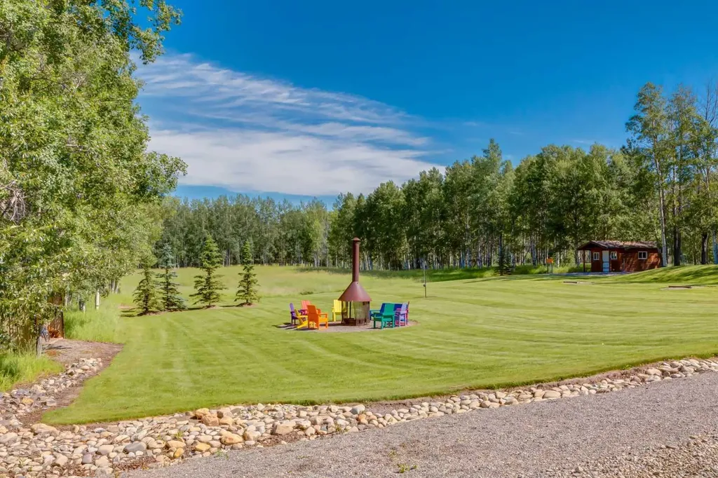 33515 Highway 584 Rural Mountain View County AB T0M 1X0