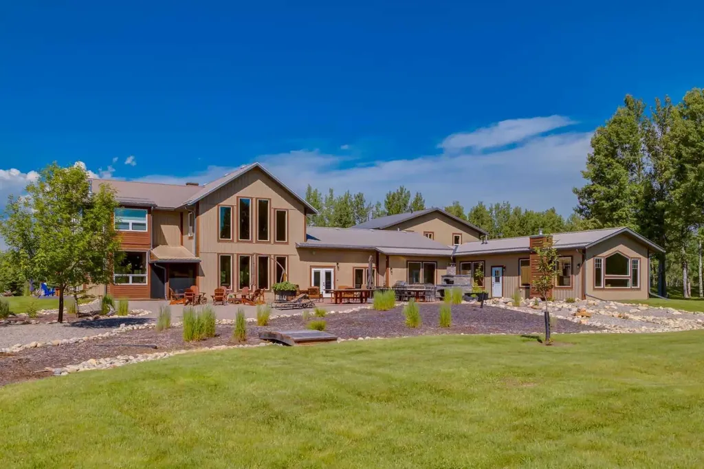 33515 Highway 584 Rural Mountain View County AB T0M 1X0
