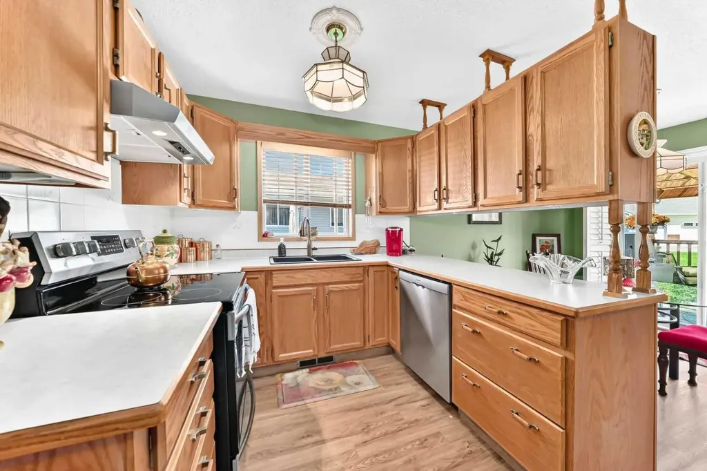 2821 Botterill Crescent Red Deer AB T4R 2E5