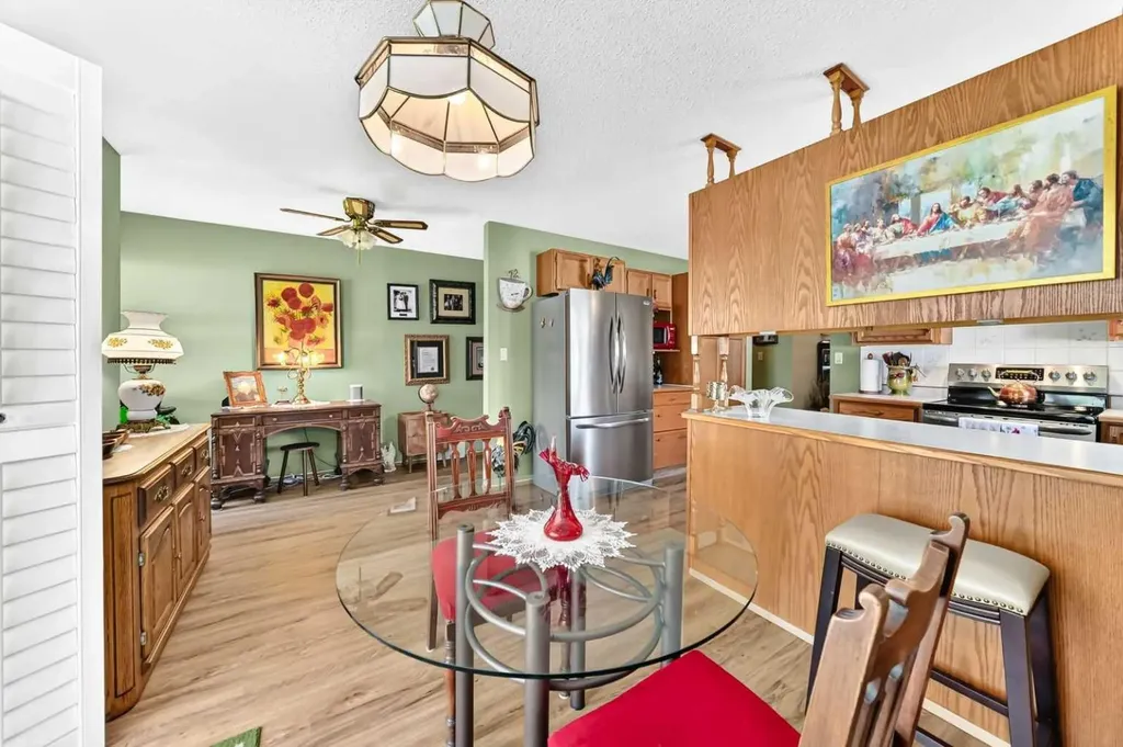 2821 Botterill Crescent Red Deer AB T4R 2E5