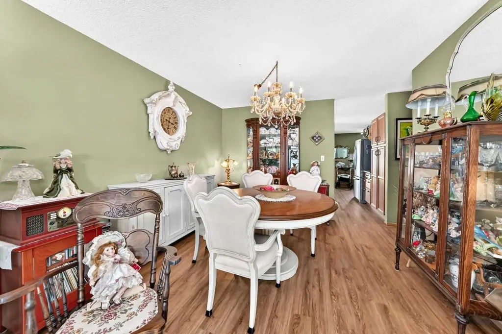 2821 Botterill Crescent Red Deer AB T4R 2E5