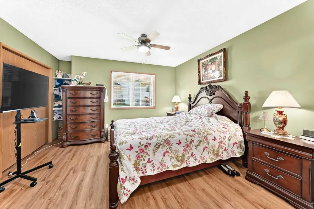 2821 Botterill Crescent Red Deer AB T4R 2E5