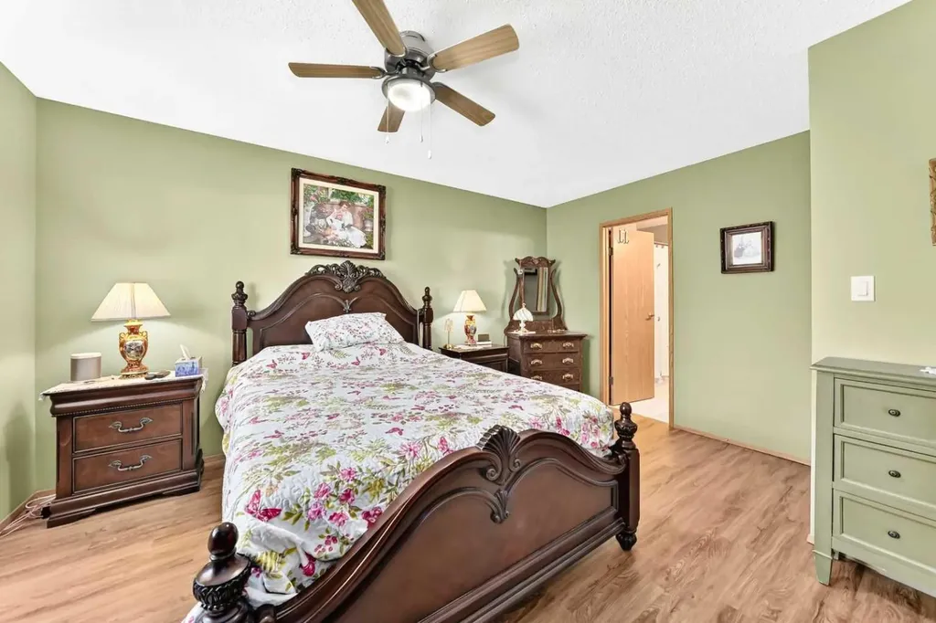 2821 Botterill Crescent Red Deer AB T4R 2E5