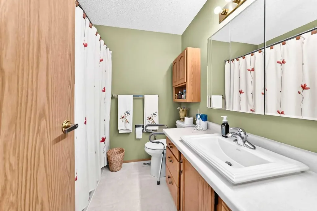 2821 Botterill Crescent Red Deer AB T4R 2E5