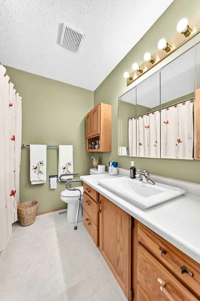 2821 Botterill Crescent Red Deer AB T4R 2E5