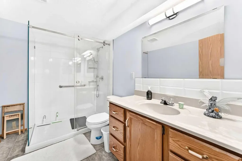 2821 Botterill Crescent Red Deer AB T4R 2E5