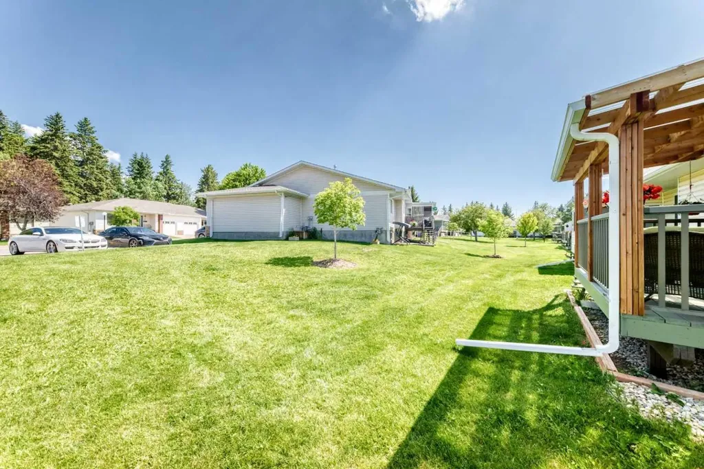 2821 Botterill Crescent Red Deer AB T4R 2E5