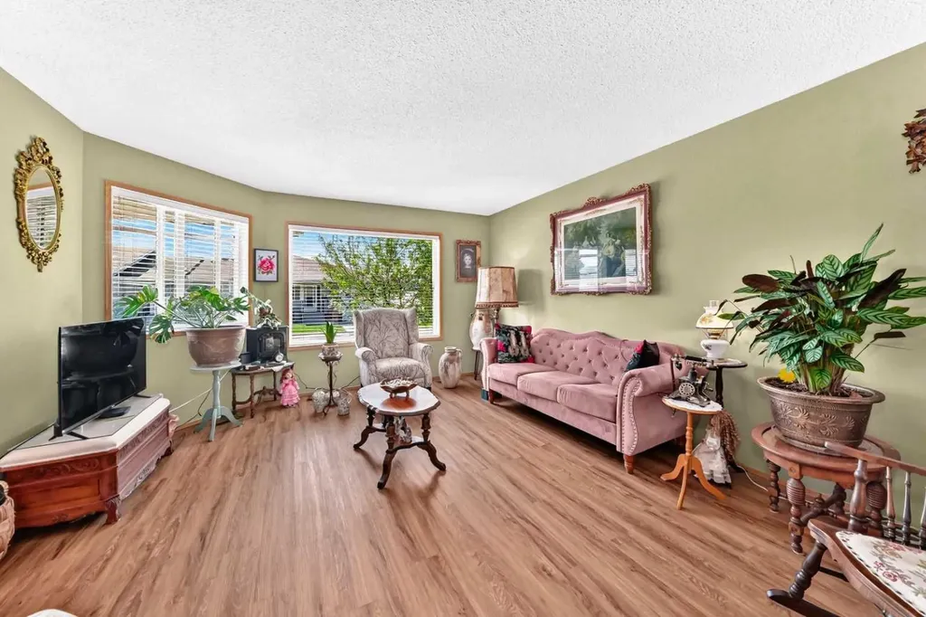 2821 Botterill Crescent Red Deer AB T4R 2E5