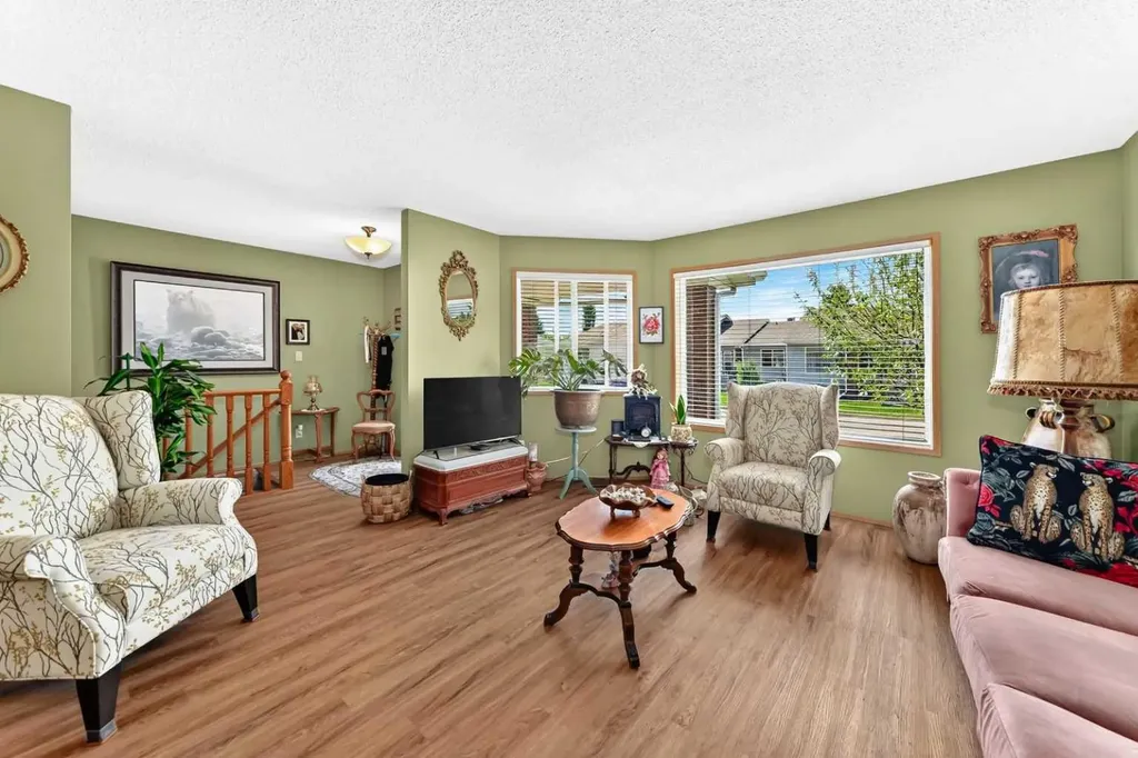 2821 Botterill Crescent Red Deer AB T4R 2E5