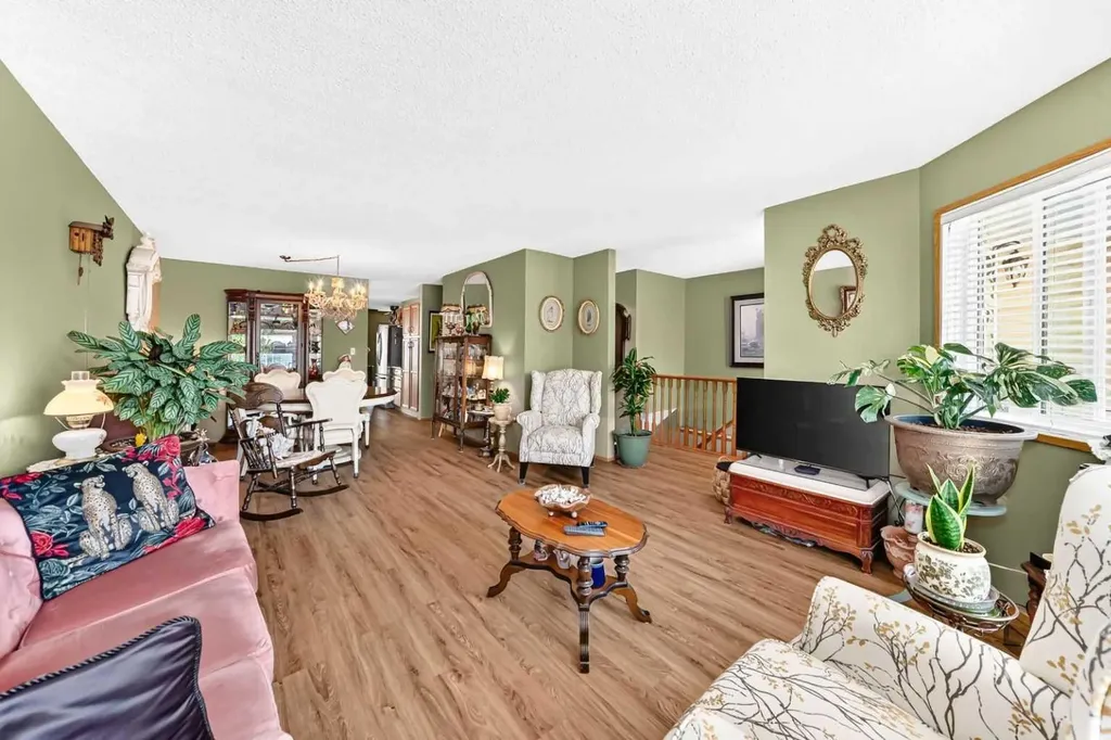 2821 Botterill Crescent Red Deer AB T4R 2E5
