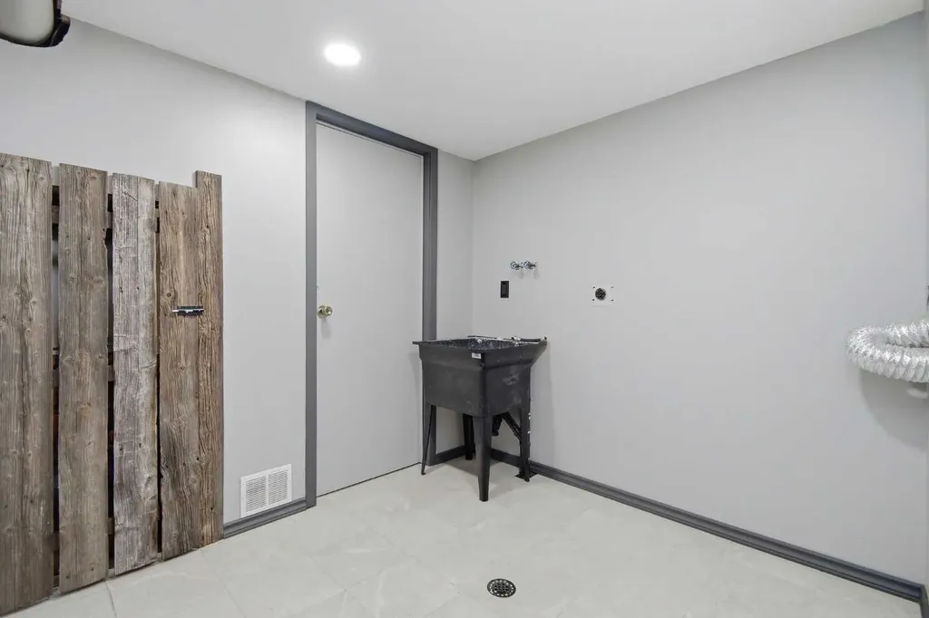 15 Oliver Street Red Deer AB T4P 1V9