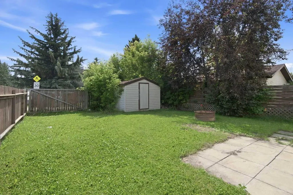 15 Oliver Street Red Deer AB T4P 1V9