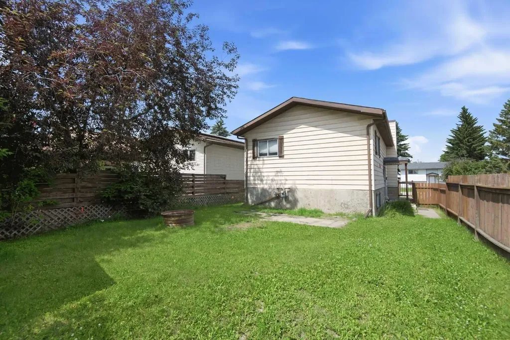 15 Oliver Street Red Deer AB T4P 1V9