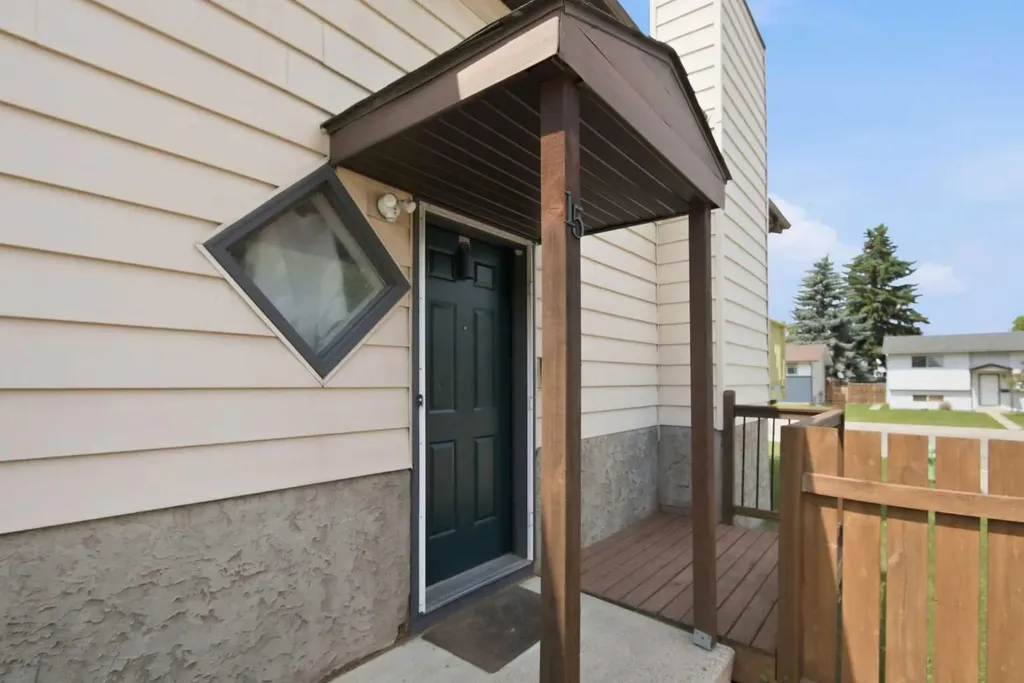 15 Oliver Street Red Deer AB T4P 1V9