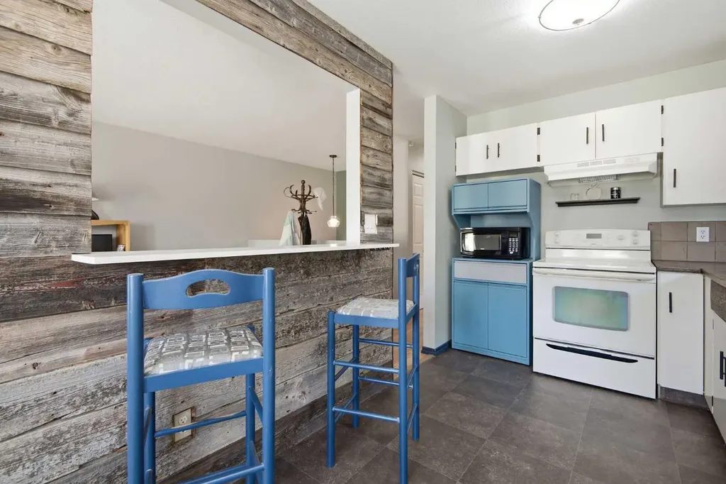 15 Oliver Street Red Deer AB T4P 1V9