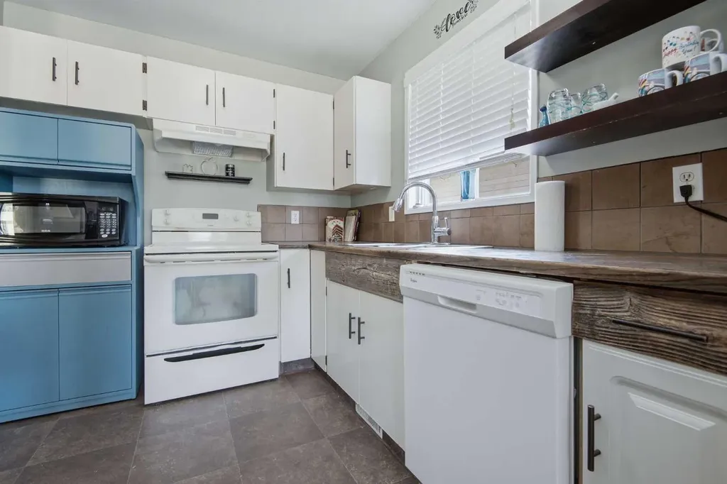 15 Oliver Street Red Deer AB T4P 1V9